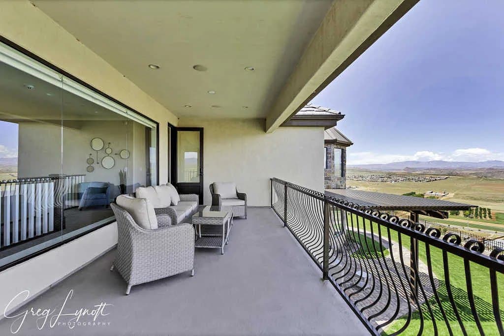 The upper balcony, seating out over the fields